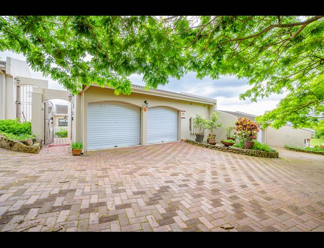 3 BEDROOM TOWNHOUSE FOR SALE IN COWIES HILL